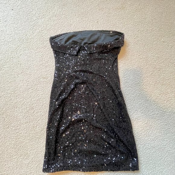 Black Canton Walker Dress - Picture 3 of 5